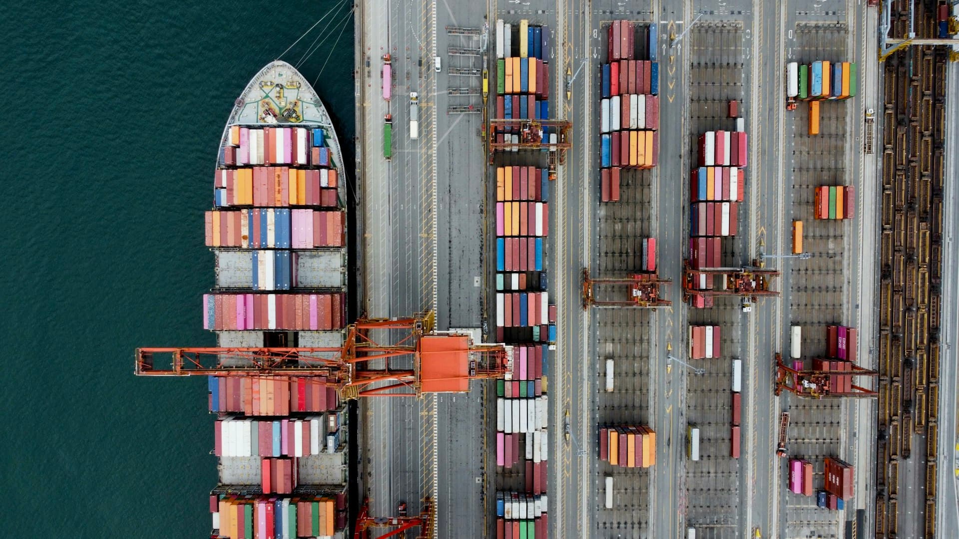 YIREUNIT team and global logistics operations